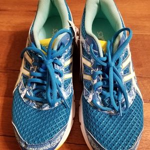 Size 7 Asics running shoes